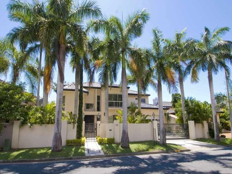 90 Commodore Drive, Main Beach QLD 4217