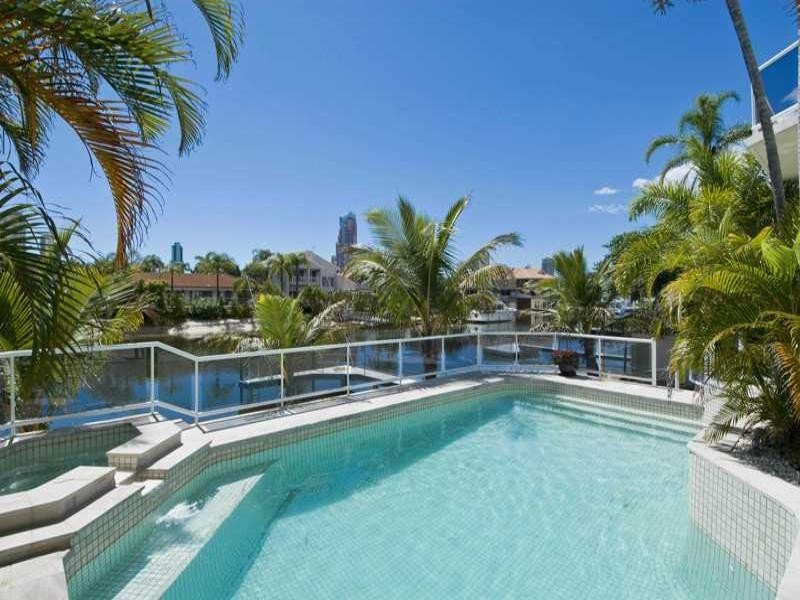 90 Commodore Drive, Main Beach QLD 4217