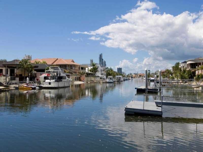 90 Commodore Drive, Main Beach QLD 4217