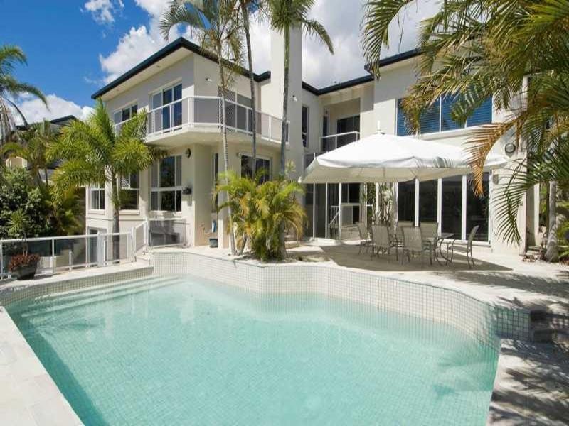 90 Commodore Drive, Main Beach QLD 4217