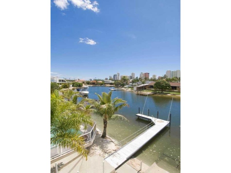 90 Commodore Drive, Main Beach QLD 4217