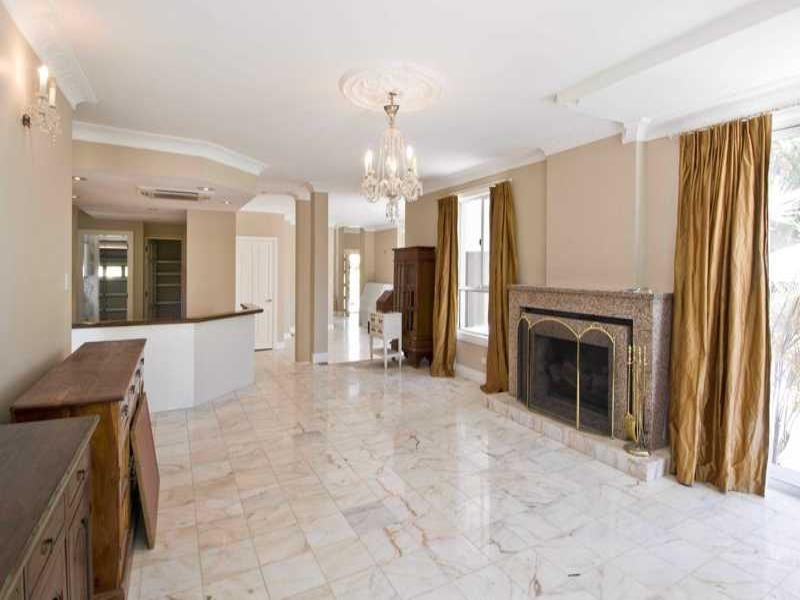 90 Commodore Drive, Main Beach QLD 4217