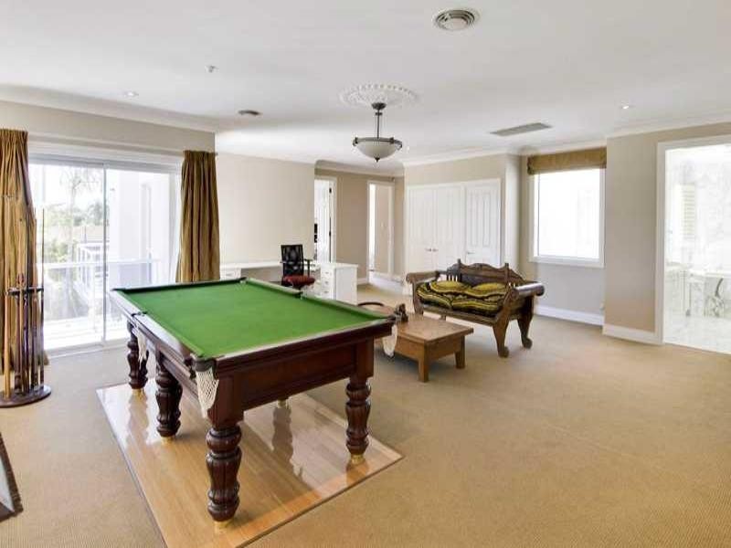 90 Commodore Drive, Main Beach QLD 4217