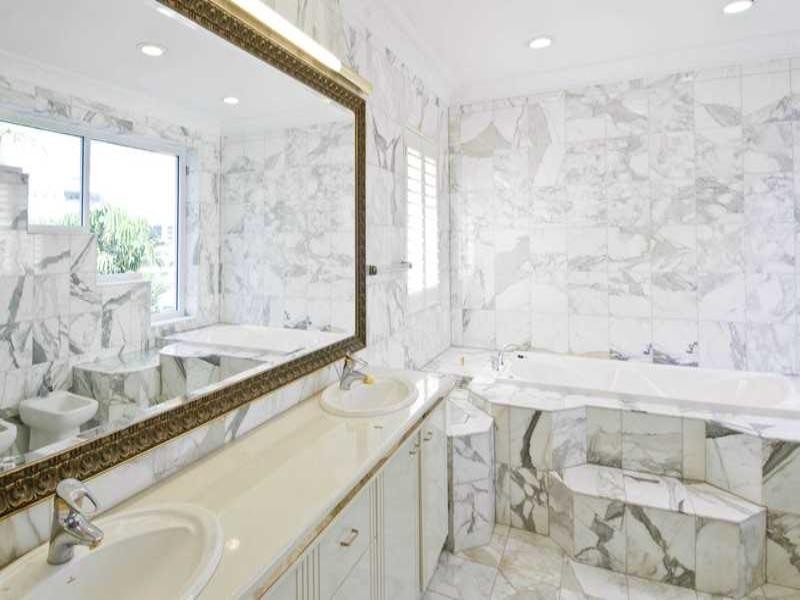 90 Commodore Drive, Main Beach QLD 4217