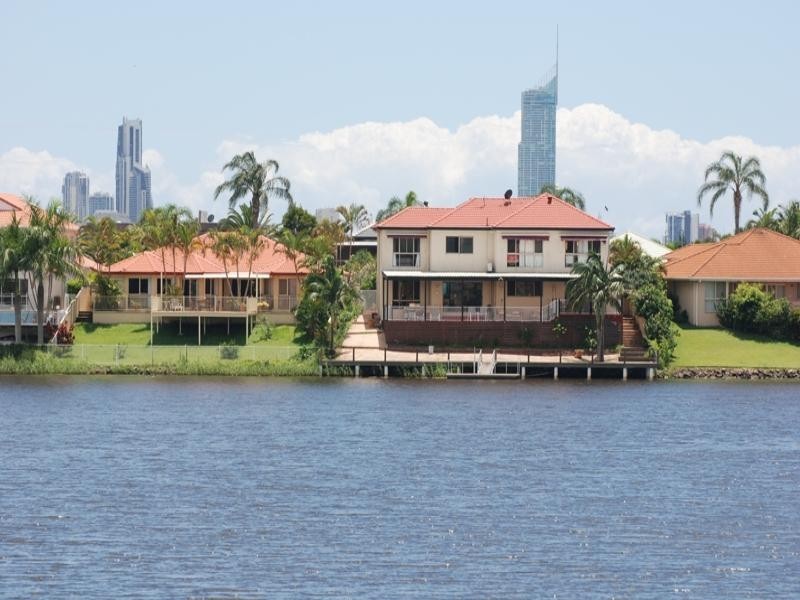 32 Istana View, Clear Island Waters QLD 4226