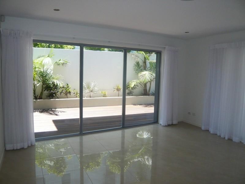 2/35 Dolphin Avenue, Mermaid Beach QLD 4218