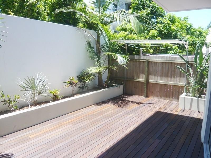 2/35 Dolphin Avenue, Mermaid Beach QLD 4218