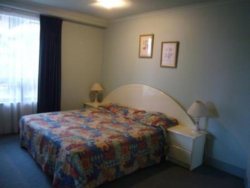 212/27 Margaret Street, Broadbeach QLD 4218