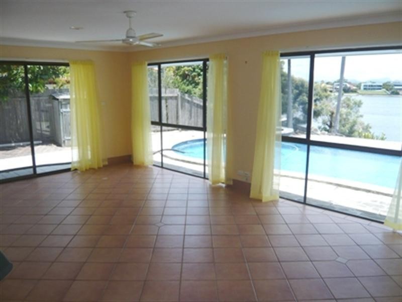 59 Volante Crescent, Mermaid Waters QLD 4218