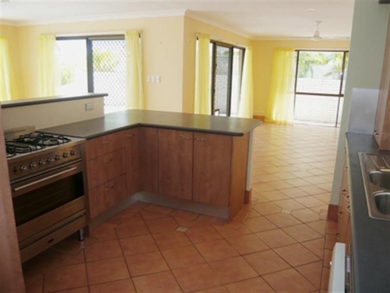 59 Volante Crescent, Mermaid Waters QLD 4218