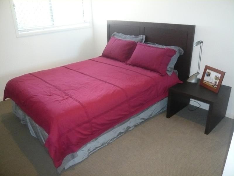 5 Selkirk Avenue, Benowa QLD 4217