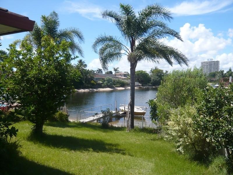 48 Merrimac Boulevard, Broadbeach Waters QLD 4218