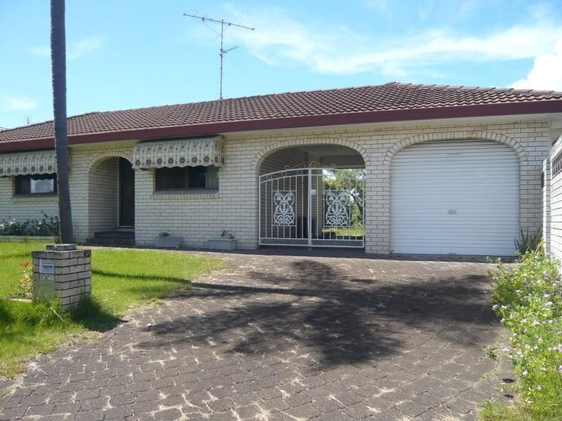 48 Merrimac Boulevard, Broadbeach Waters QLD 4218