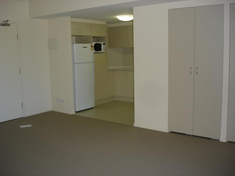 17/6-10 Rose Street, Southport QLD 4215