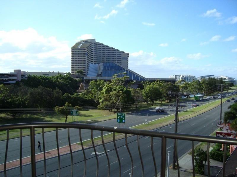 401/40 Surf Parade, Broadbeach QLD 4218