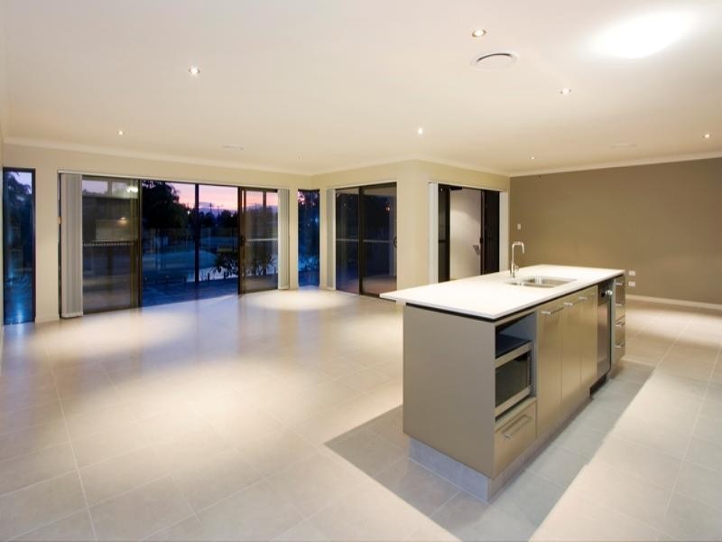 10 Meredith Drive, Broadbeach Waters QLD 4218