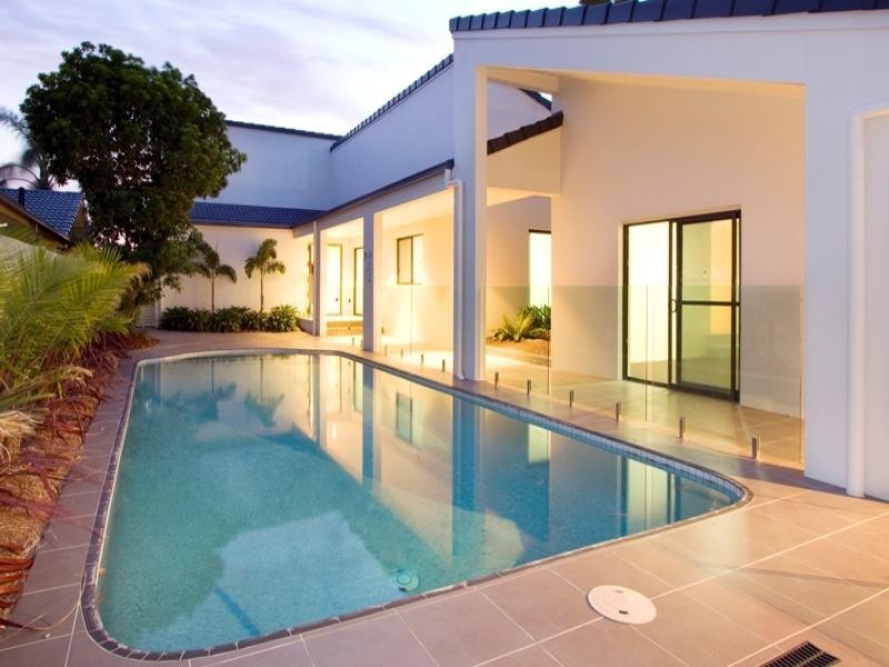 10 Meredith Drive, Broadbeach Waters QLD 4218