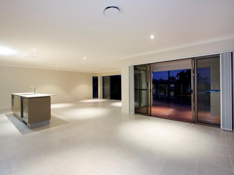 10 Meredith Drive, Broadbeach Waters QLD 4218