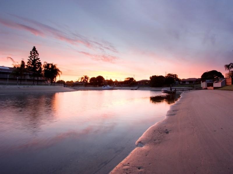 10 Meredith Drive, Broadbeach Waters QLD 4218