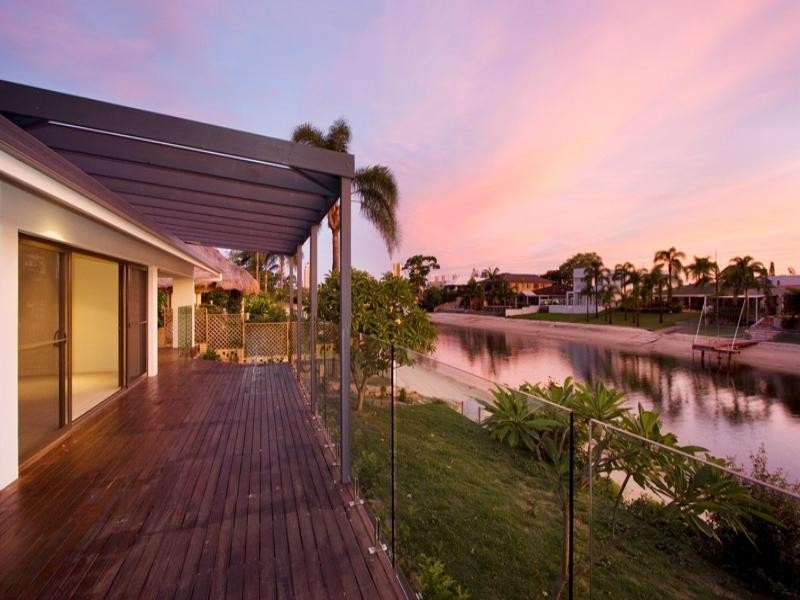 10 Meredith Drive, Broadbeach Waters QLD 4218