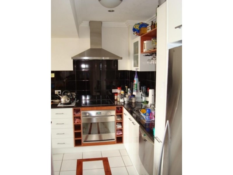 15/21 Armrick Avenue, Broadbeach QLD 4218