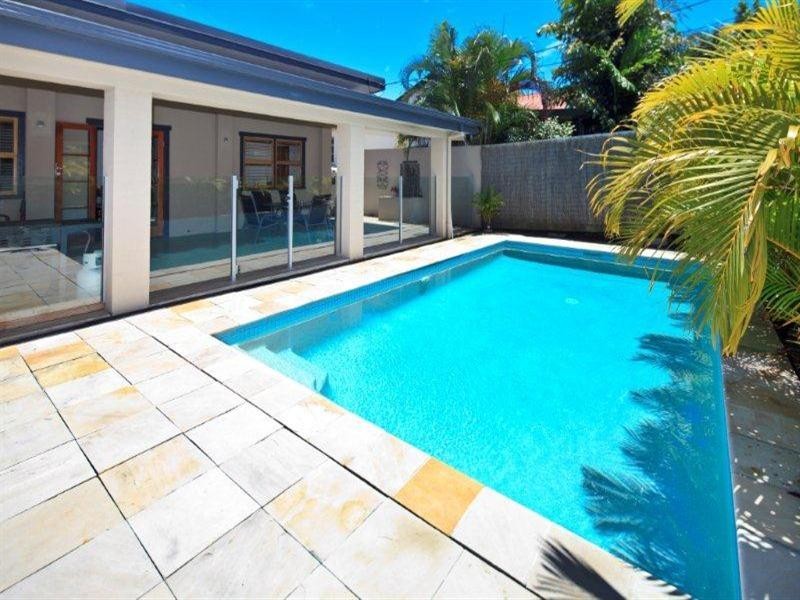 21 Lind Avenue, Southport QLD 4215