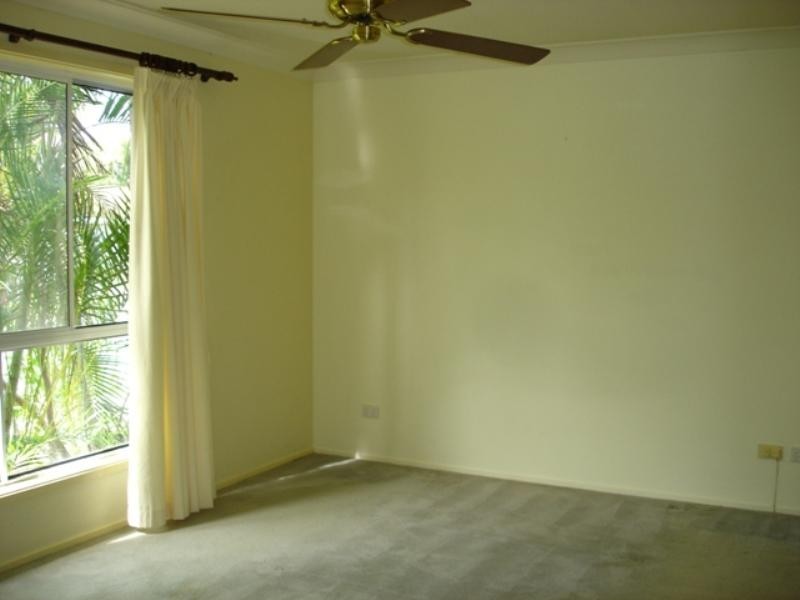 6 Guthrie Parade, Carrara QLD 4211