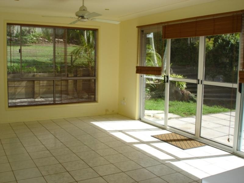 6 Guthrie Parade, Carrara QLD 4211