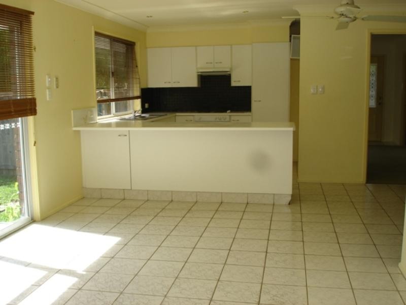 6 Guthrie Parade, Carrara QLD 4211