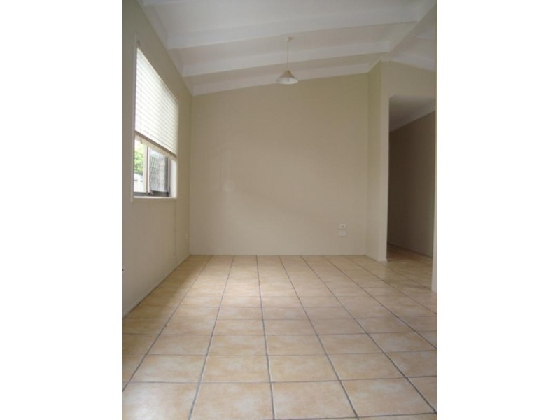 86 Albion Avenue, Miami QLD 4220