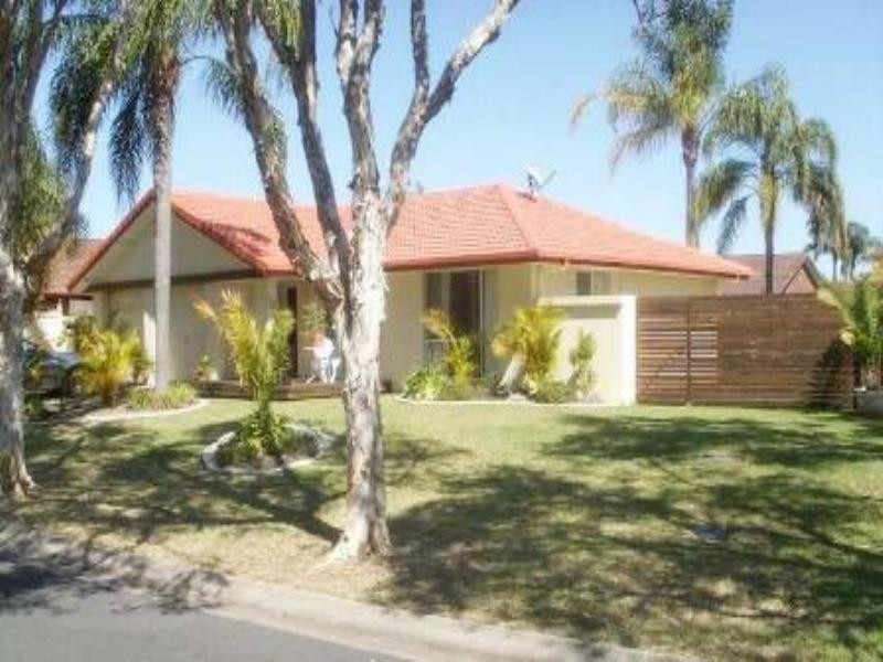 13 Wild Duck Drive, Mermaid Waters QLD 4218
