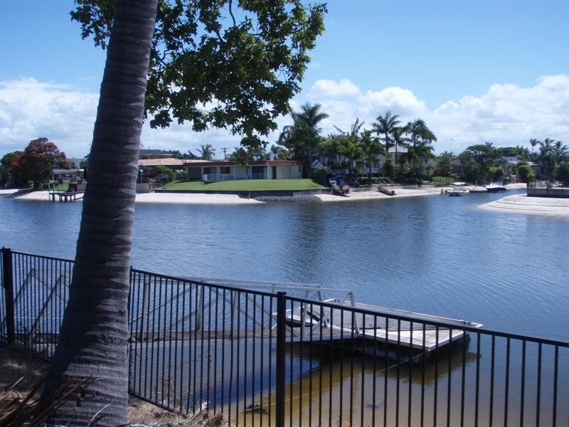 16 Carmel Court, Broadbeach Waters QLD 4218