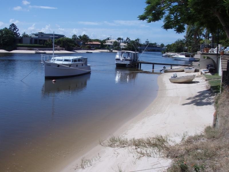 16 Carmel Court, Broadbeach Waters QLD 4218