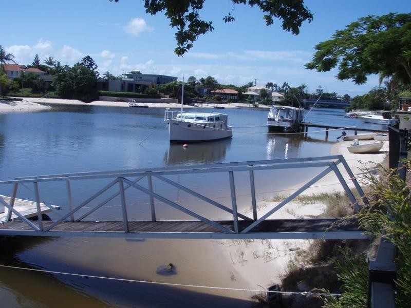 16 Carmel Court, Broadbeach Waters QLD 4218