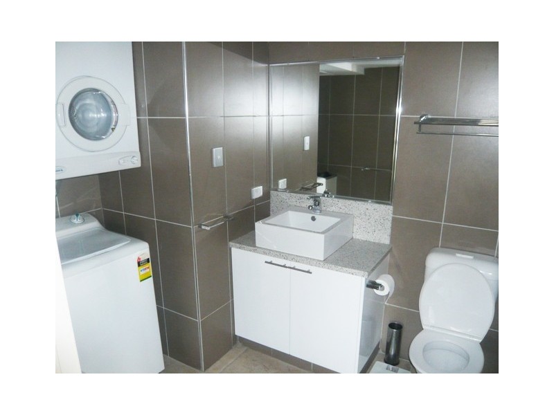 28/304 “Long Beach” Northcliffe Terrace, Surfers Paradise QLD 4217
