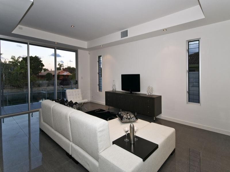 Broadbeach Waters QLD 4218