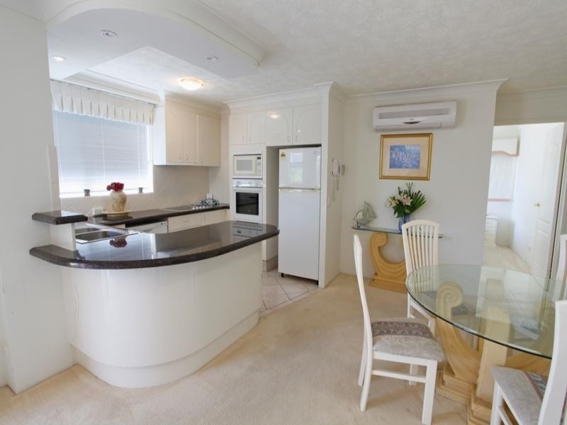 201 ‘Ritz on the Beach’ 4 Philip Avenue, Broadbeach QLD 4218