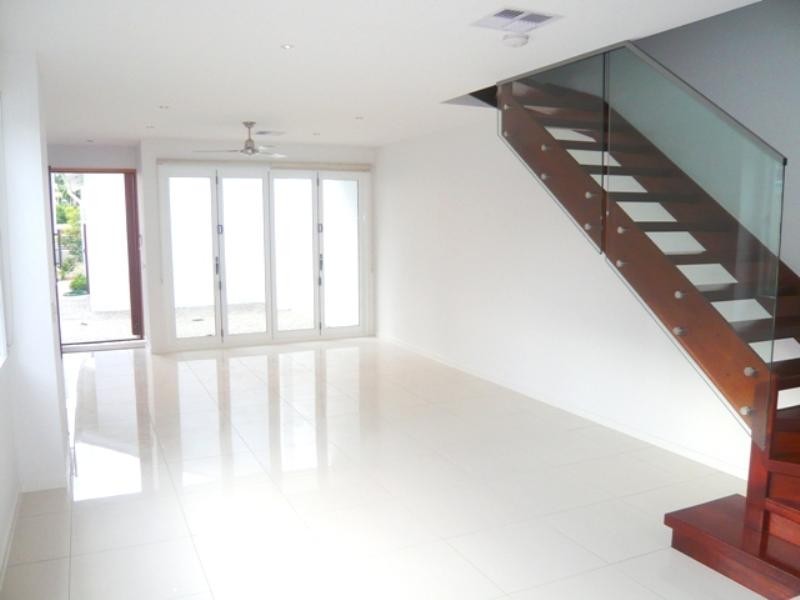 1/4 Cedar Court, Burleigh Heads QLD 4220