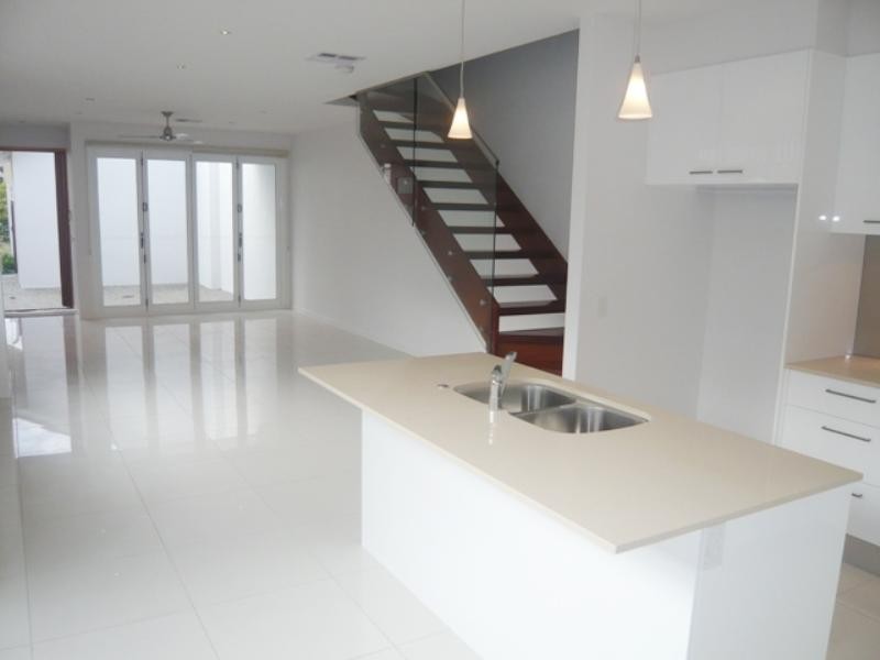 1/4 Cedar Court, Burleigh Heads QLD 4220