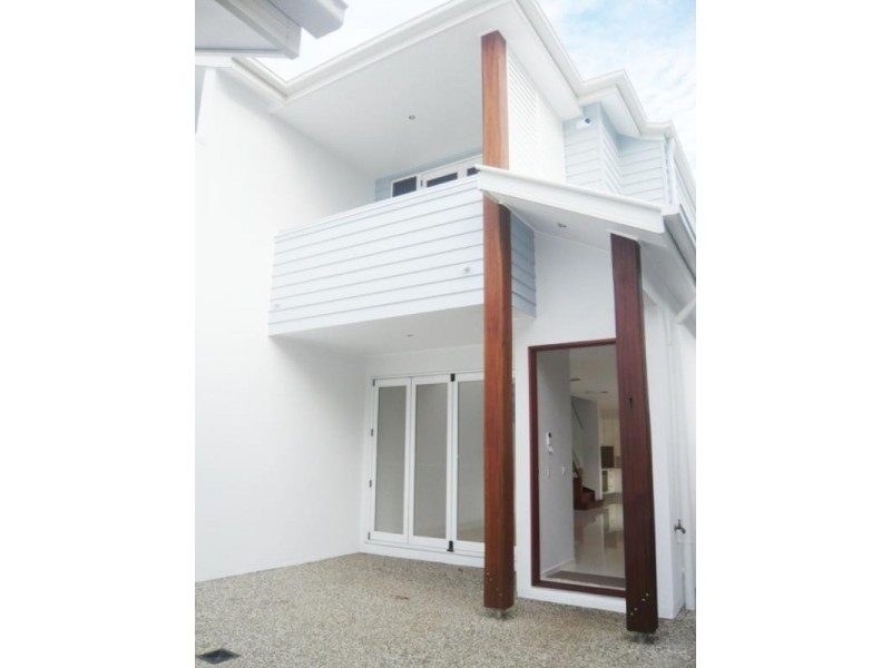 1/4 Cedar Court, Burleigh Heads QLD 4220