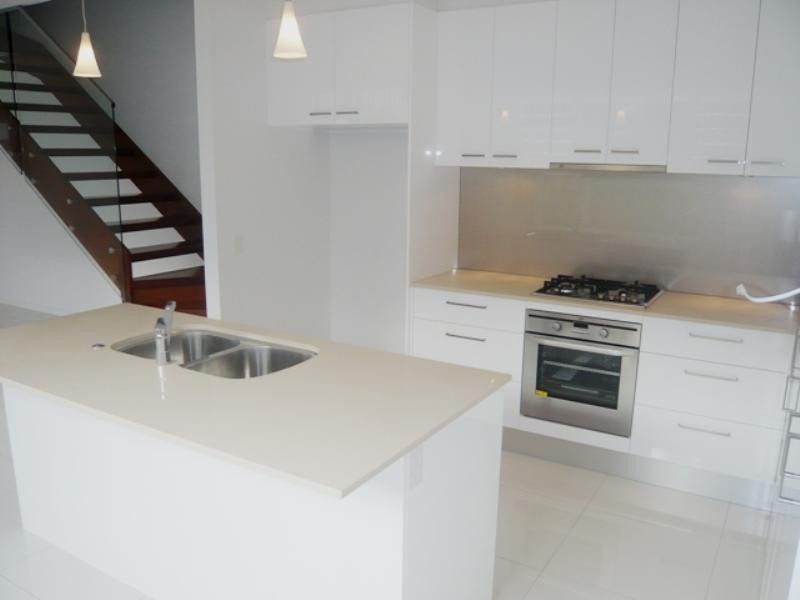 1/4 Cedar Court, Burleigh Heads QLD 4220