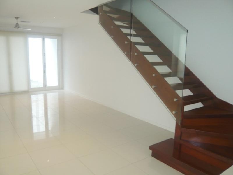 1/4 Cedar Court, Burleigh Heads QLD 4220