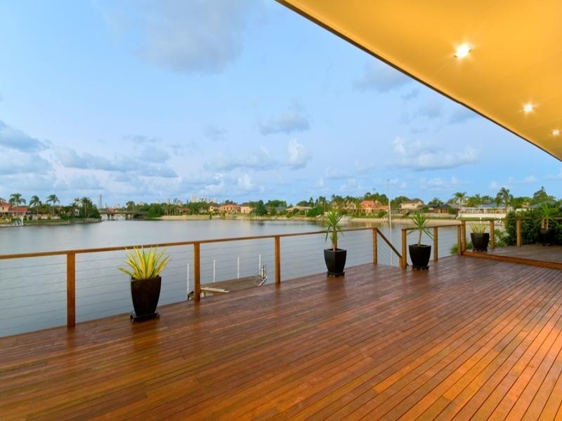 52 Rumrunner Street, Mermaid Waters QLD 4218