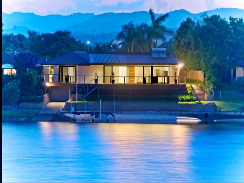 52 Rumrunner Street, Mermaid Waters QLD 4218