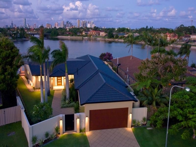 52 Rumrunner Street, Mermaid Waters QLD 4218