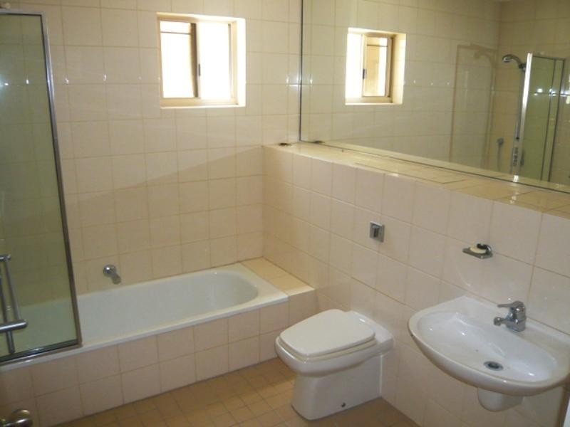 12 Meadowview Drive, Carrara QLD 4211