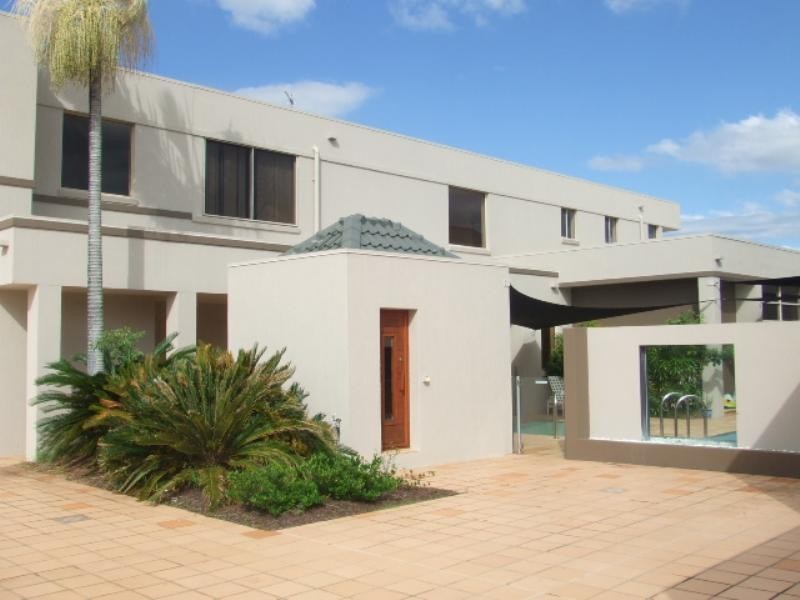 12 Meadowview Drive, Carrara QLD 4211