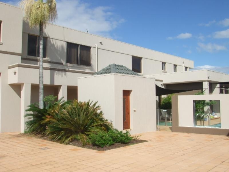12 Meadowview Drive, Carrara QLD 4211