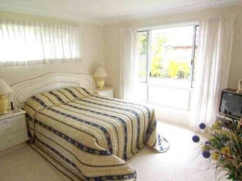 13 Wild Duck Drive, Mermaid Waters QLD 4218