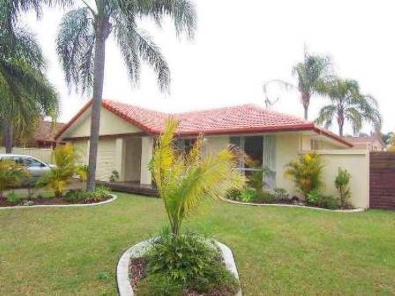 13 Wild Duck Drive, Mermaid Waters QLD 4218